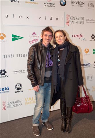 Pau Pérez Rico, director de relaciones externas de El Corte Inglés entre los diseñadores Zazo & Brull